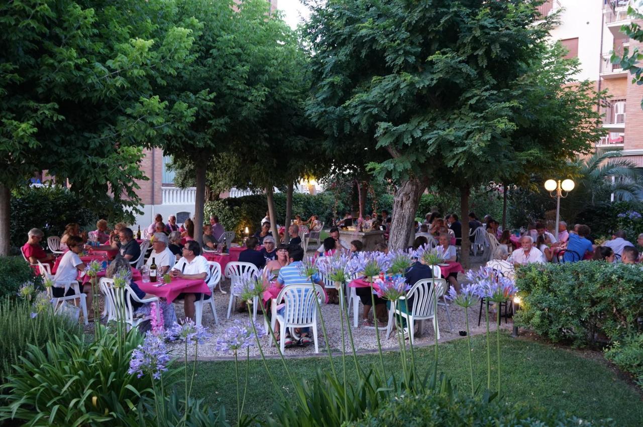 Hotel Villa Fulgida Cattolica Luaran gambar