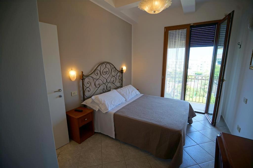 Hotel Villa Fulgida Cattolica Luaran gambar