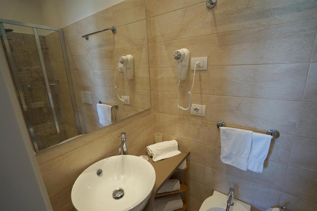 Hotel Villa Fulgida Cattolica Luaran gambar