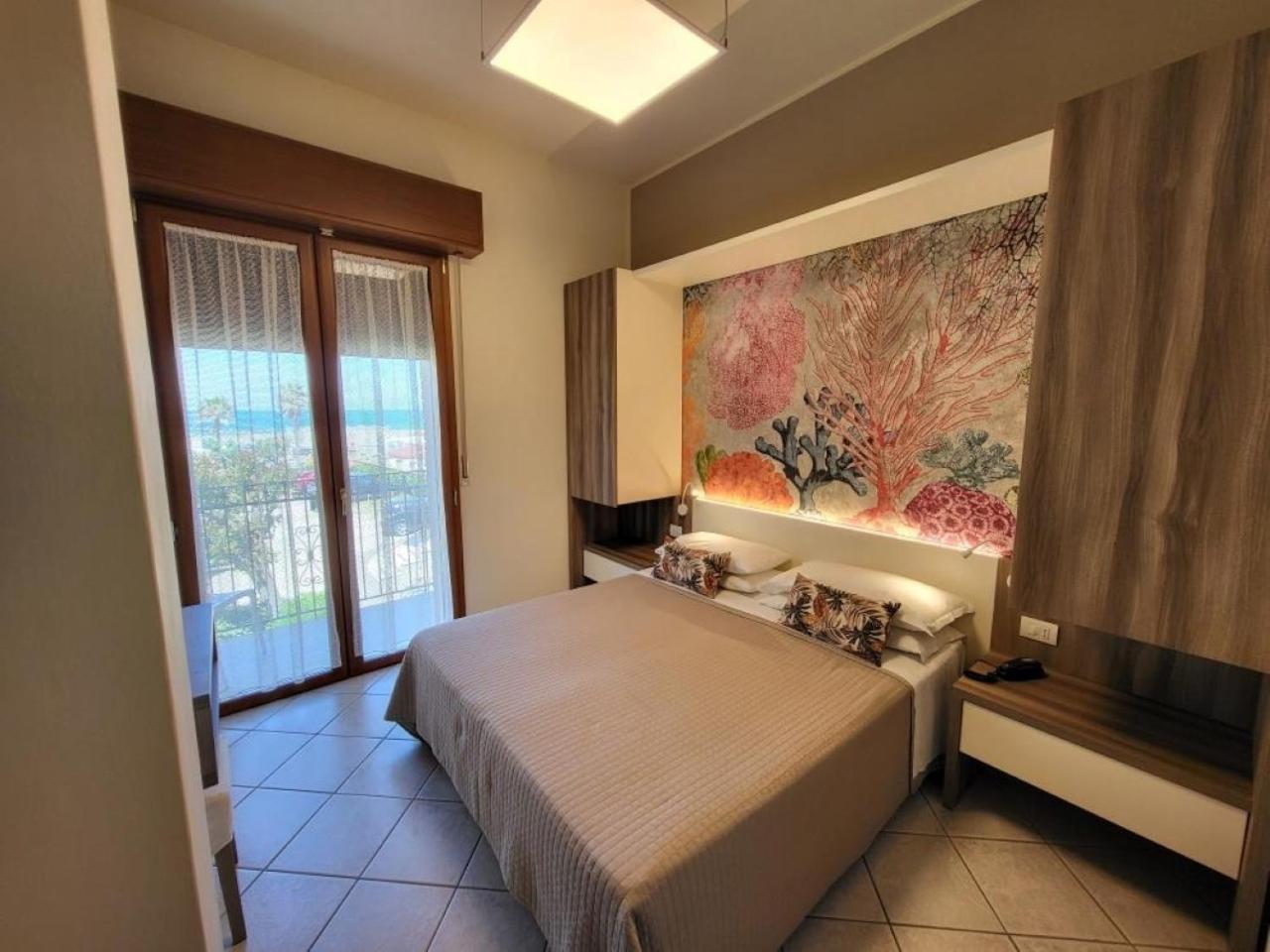 Hotel Villa Fulgida Cattolica Luaran gambar