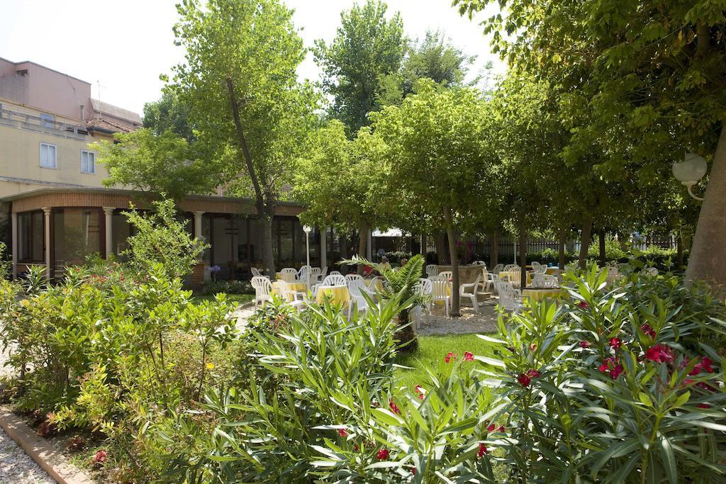 Hotel Villa Fulgida Cattolica Luaran gambar
