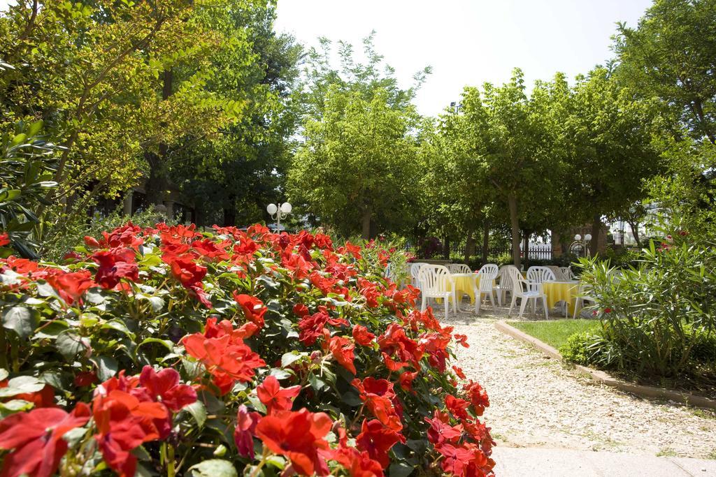 Hotel Villa Fulgida Cattolica Luaran gambar