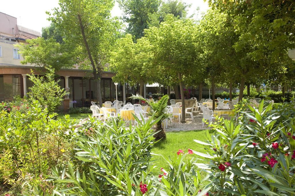 Hotel Villa Fulgida Cattolica Luaran gambar