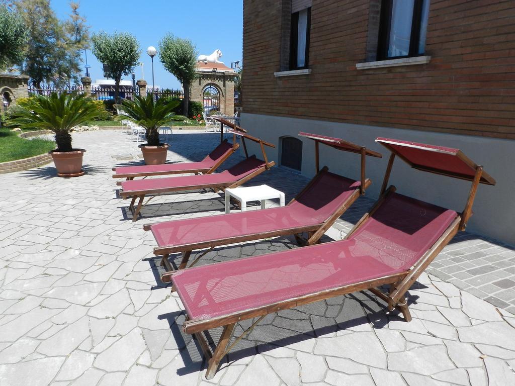 Hotel Villa Fulgida Cattolica Luaran gambar