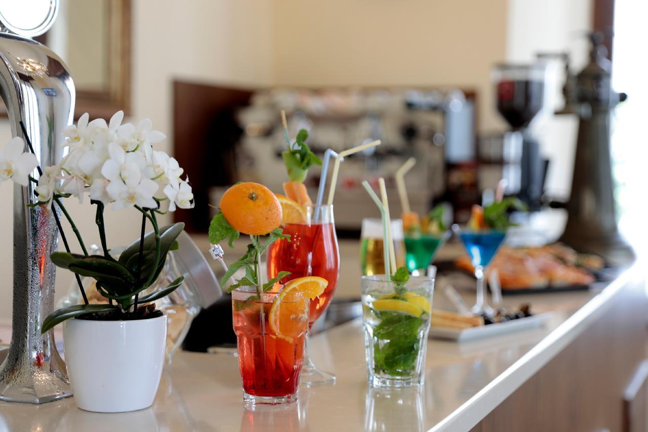 Hotel Villa Fulgida Cattolica Luaran gambar