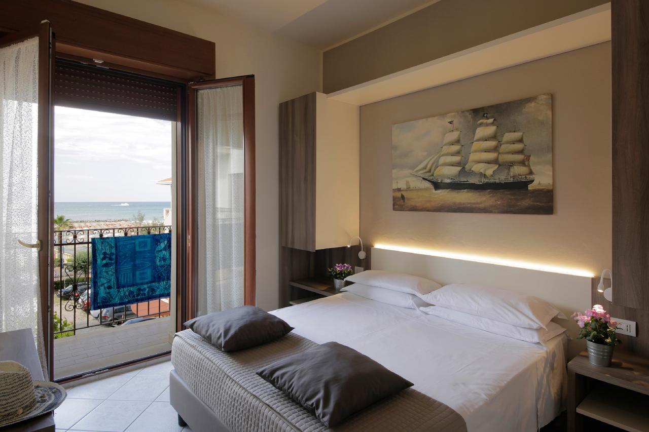 Hotel Villa Fulgida Cattolica Luaran gambar